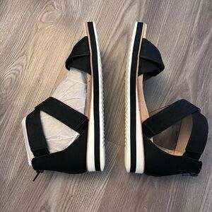 Life Stride Black Crisscross Wedge NIB Size 10